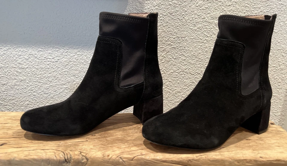 Taryn Rose Black Suede Ankle Boots With Back Zippers & Block Heels Size 7 - Image 2 of 4