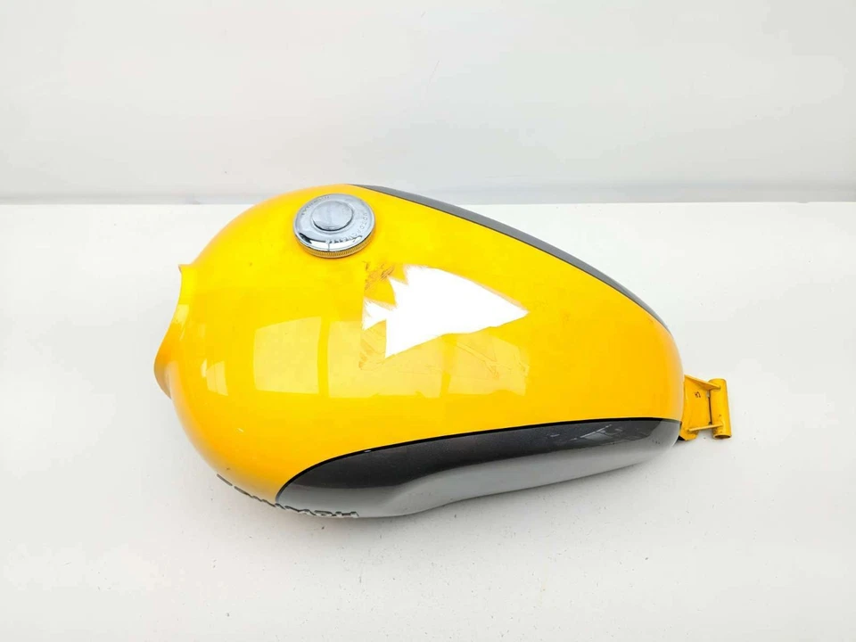 18 Triumph Street Cup Gas Fuel Tank Petrol Reservoir - Image 2 of 4