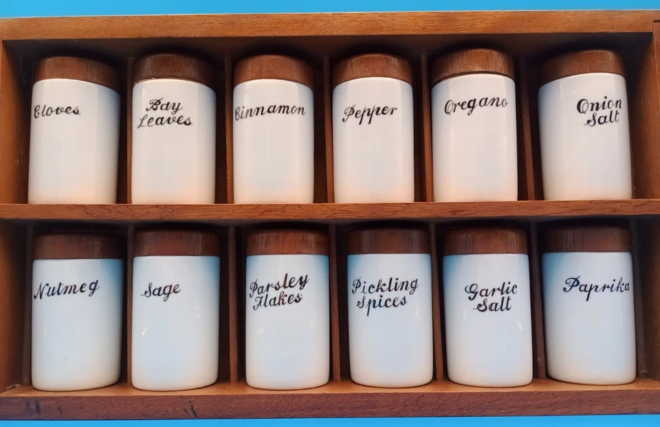 Vintage Milk Glass Spice 12 Jar Container Set Wood Rack Japan - Imagem 2 de 4