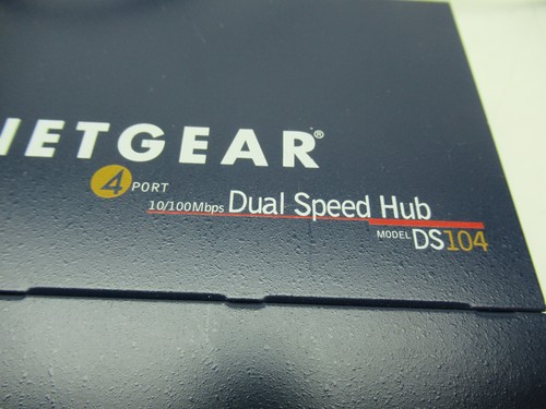 Netgear DS104 4-Port 10/100 Dual Speed Hub With OEM Power Adapter - Picture 2 of 4