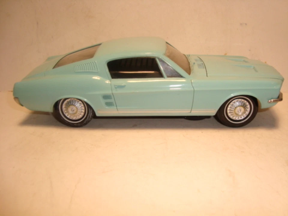 AMT 1967 Ford Mustang Fastback Philco Radio Dealer Promo Model Car - Image 2 of 4