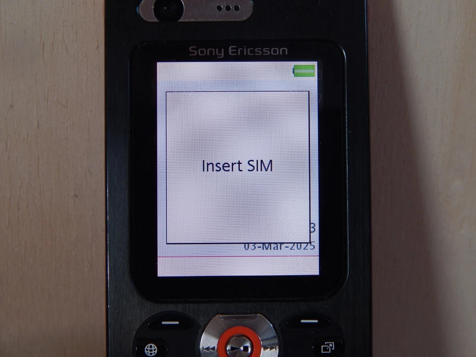 Sony Ericsson W880i Black (Ohne Simlock) 3G 2,0MP Walkman - Bild 4 von 4
