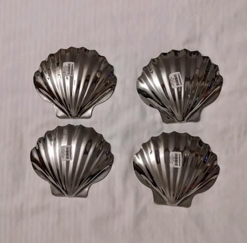 NWT Crate & Barrel Scallop Shell Metal Plates Dish Set Of 4 Stackable Baking - Picture 2 of 4
