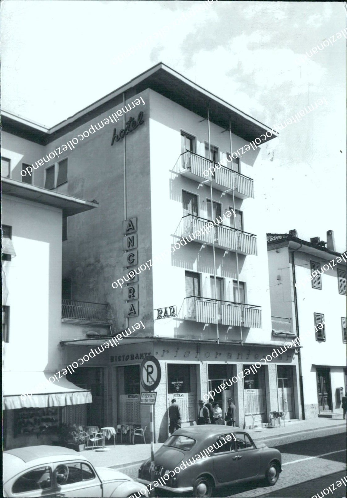 Foto 1 di 2