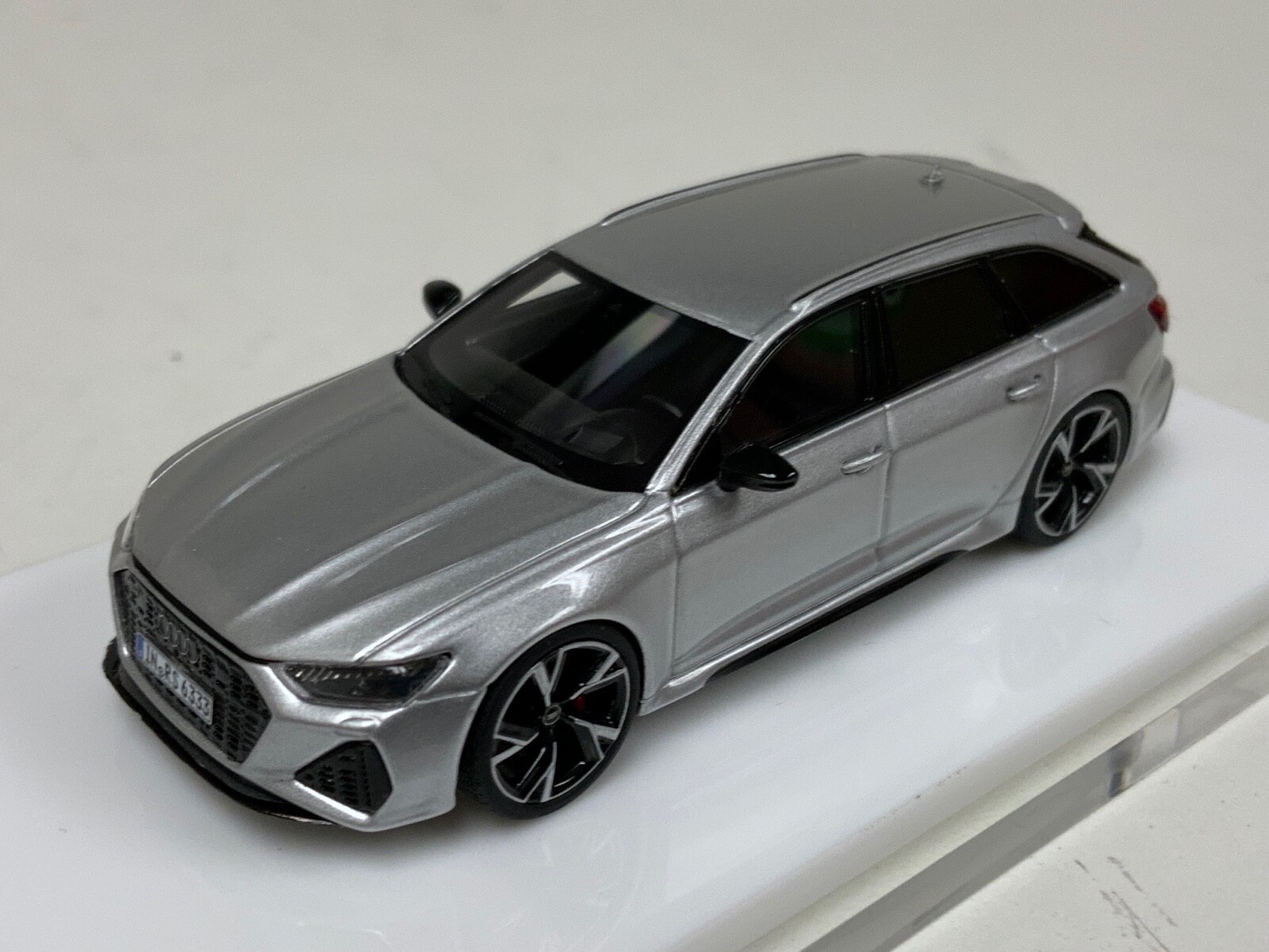 MH MotorHelix 1/64 アウディ RS6 シルバー 京商　レジン 1/64 Motorhelix Audi RS6 Wagon in Silver limited to 499