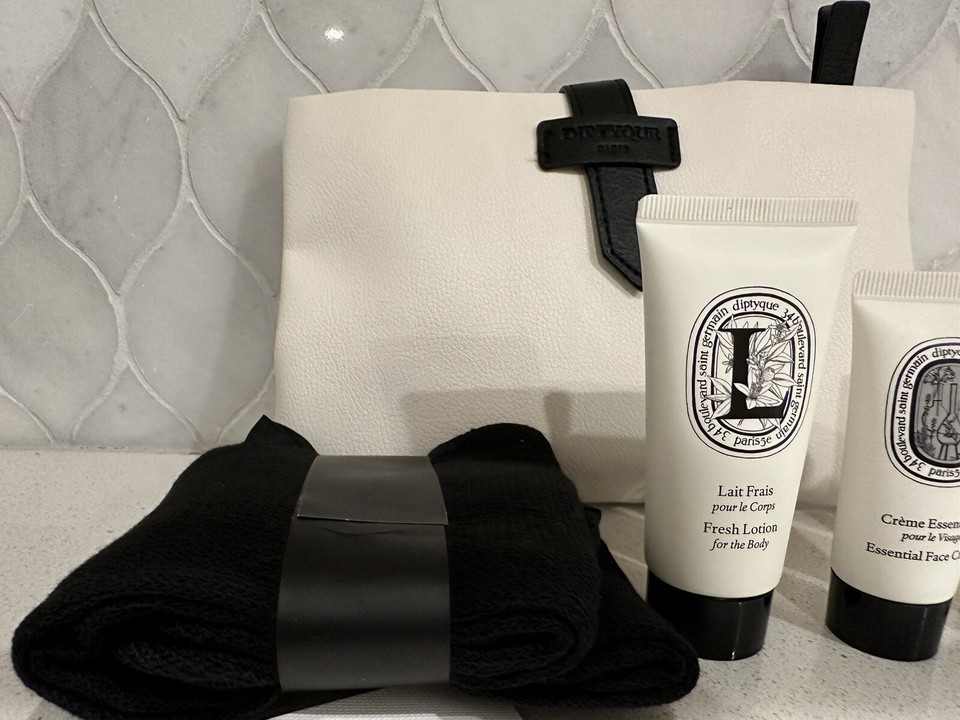 NEWDIPTYQUE PARIS for QATAR AIRAMENITY WHITE COSMETIC BAG5 ITEMSSEE