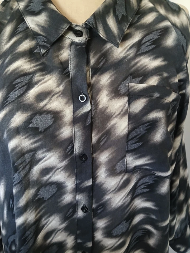 Ladies Button Up Collared Long Sleeve Cold Shoulder Shirt Medium - image 4 of 4