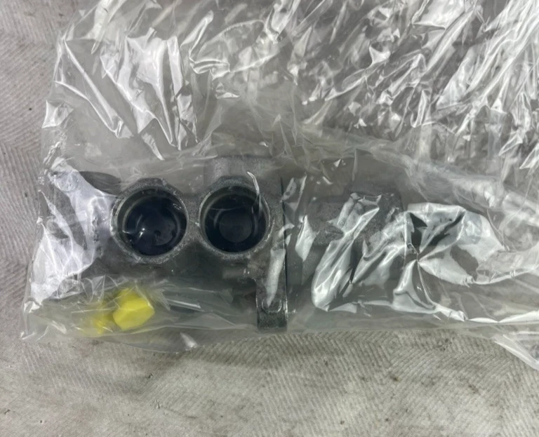 OEM 10-3004 Brake Master Cylinder Reman fits; Dodge Neon 2000-2004 - Image 2 of 4