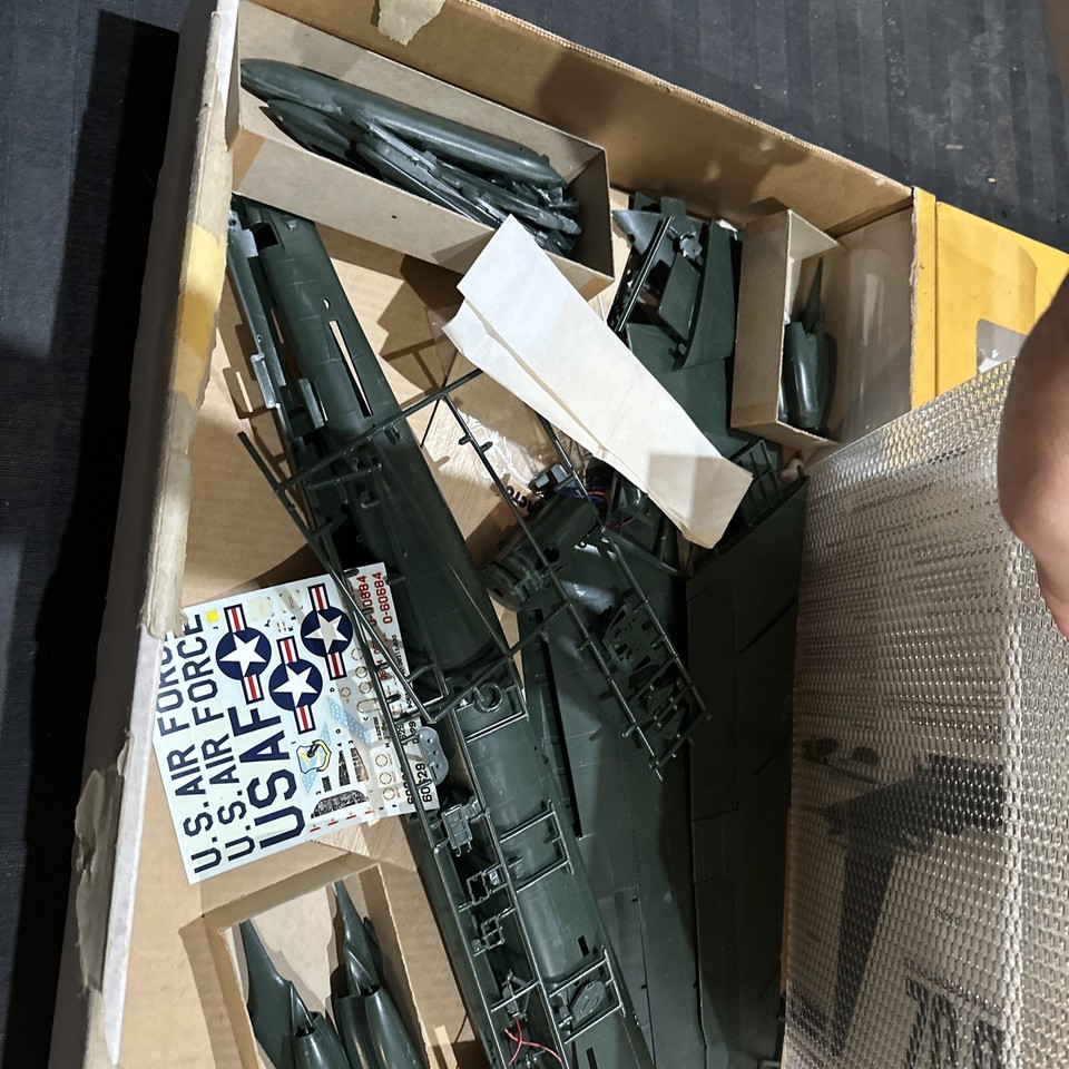 RARE KIT MONOGRAM B-52 STRATOFORTRESS 1/72 è VERSION LUXE TBÉtat 1968 EUR 140,00 - FR