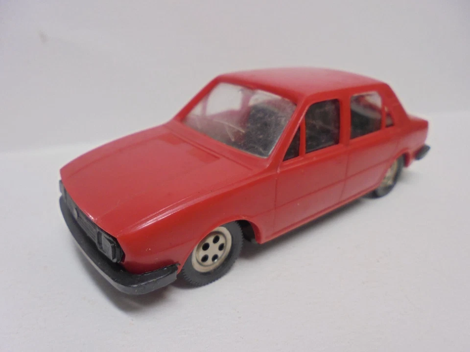Miniauto KDN Kaden 1/43 plastica Skoda 120 LS Cecoslovacchia Praga - Immagine 4 di 4
