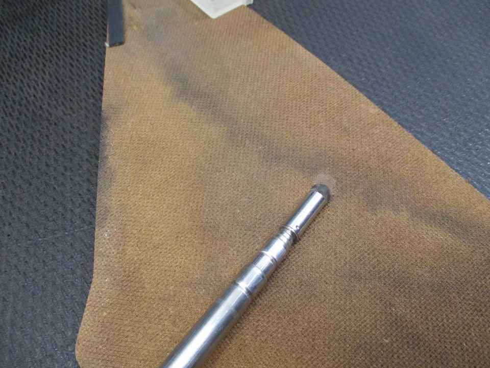 Mercury Capri 1991 - lado derecho del pasajero - cubierta de bolsillo de almacenamiento de maletero (defectos) Foto 3 de 4