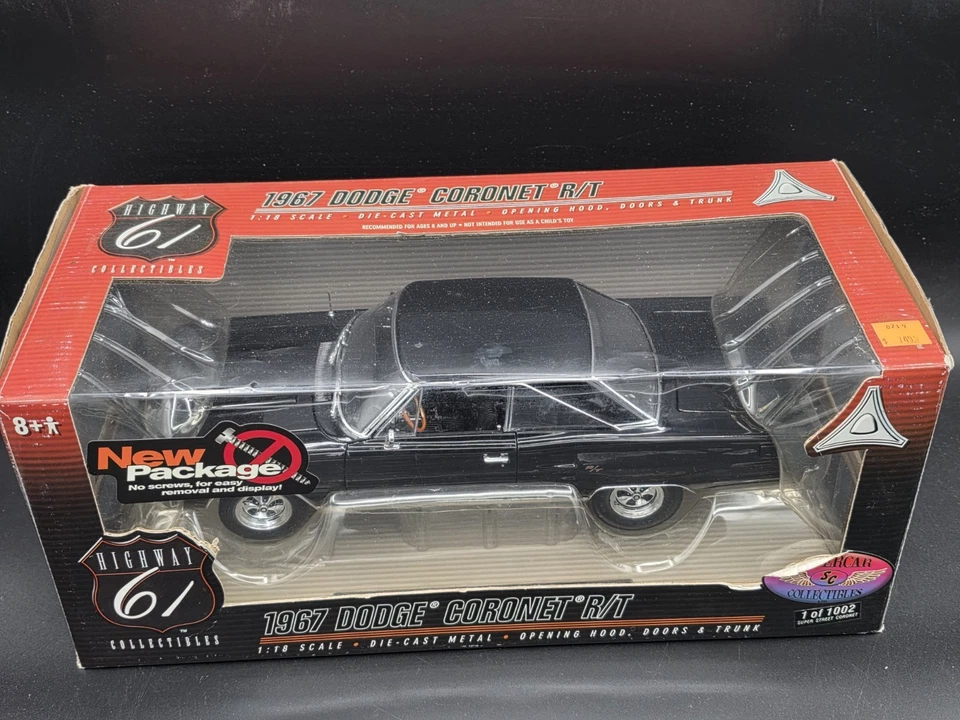 Highway 61 DCP 1967 Dodge Coronet R/T LE 1:18 Scale Diecast Car Black - Image 3 of 4