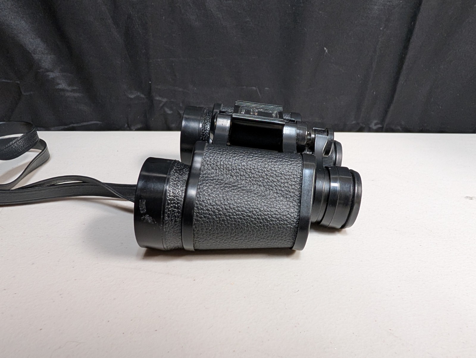 как выглядит Bushnell Binoculars Ensign Insta-Focus 7x35 Wide Angle 500 ft 1000 yd Case фото