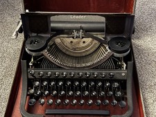 1952 Vintage Underwood Leader Typewriter With Carrying Case !!WORKS!! thumbnail