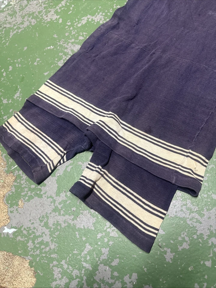 Traje de baño vintage de punto de lana azul marino de los años 1920-1930 con rayas blancas Foto 4 de 4