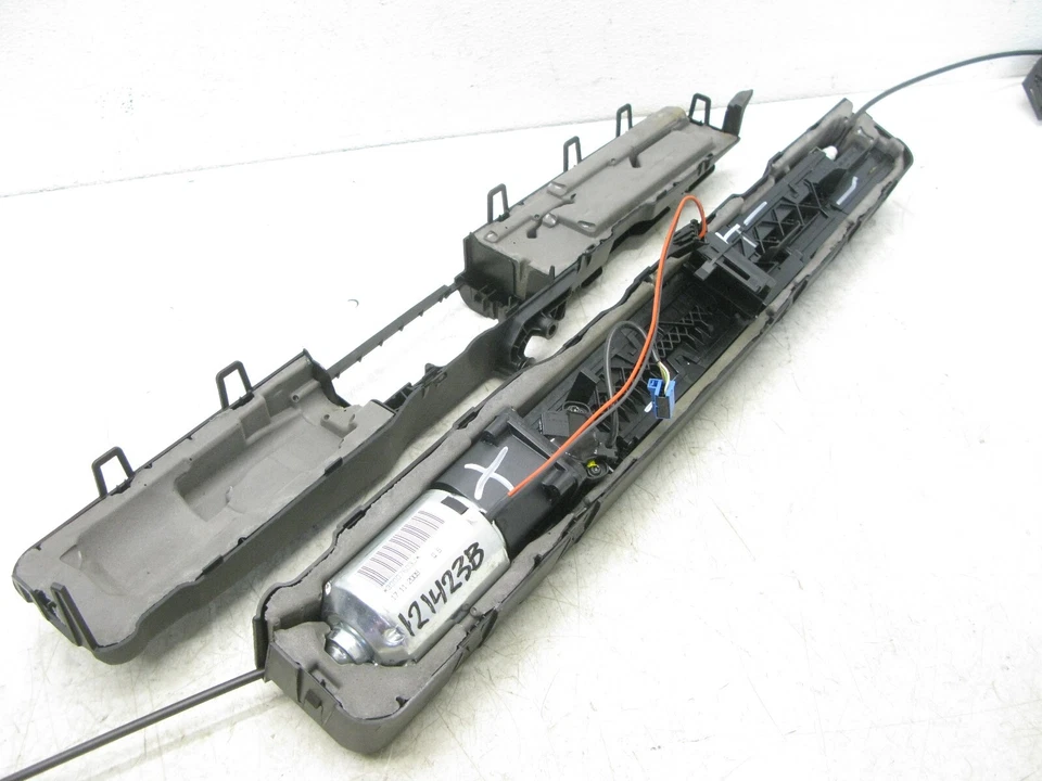 10-18 MERCEDES W212 E350 CLS63 AMG TRUNK LID PULL DOWN MOTOR OEM 121423B - Image 3 of 4