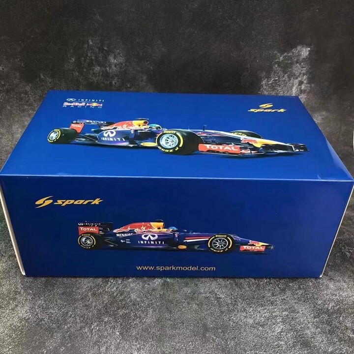 Spark 1:18 Diecast Model RedBull Racing Infiniti RB10 Spark 1:18 Diecast Model RedBull Racing Infiniti RB10