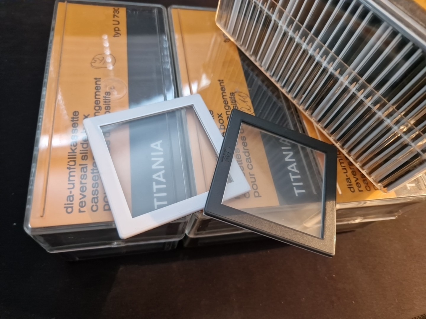 120 GEPE-Diarahmen Mittelformat 6x6, Anti-Newton Glas in Titania-Umfüllkassetten