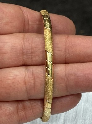14KT YELLOW GOLD BANGLE BRACELET SIZE 7  WEIGHT 3.8g WITH SECURITY LOCK 4mm Wide