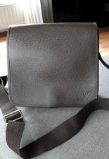 Louis Vuitton - Taiga Leder Roman MM Messenge...