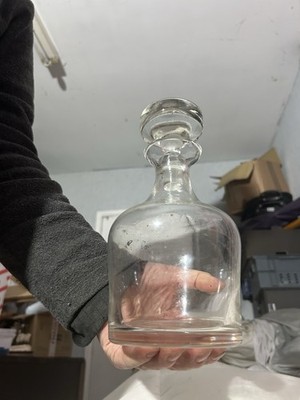Wasserkaraffe aus Glas