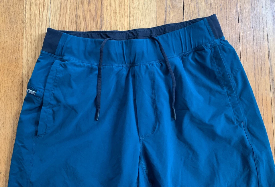 Pantalones Cortos Lululemon Para Hombres Pace Breaker Forrados Talla Pequeña Usados en Excelente Condición Verde azulado Foto 3 de 4