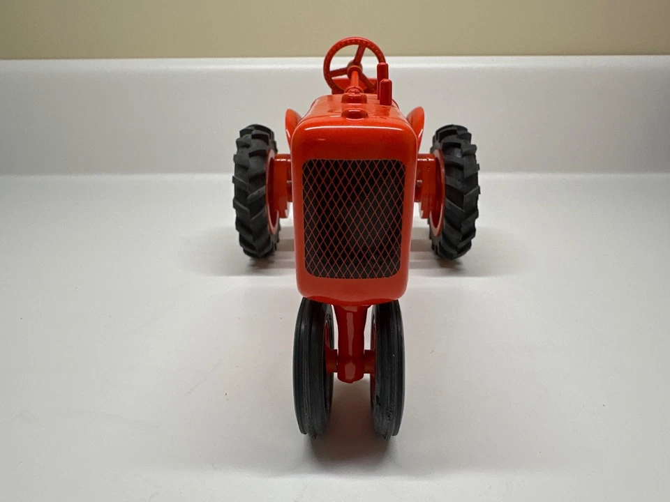 1/16 Allis Chalmers Model "C" Tractor - Image 2 of 4