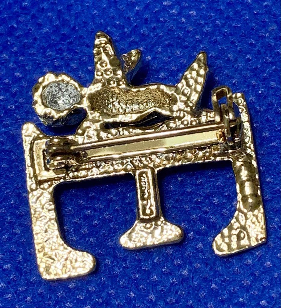 Signed Single Letter 'E' Initial Gold Tone Pin Br… - image 7