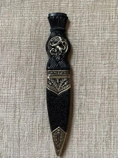 Lionheart Dagger With Black And Gold Scabbard With Golden Leaves Blazon 7” NM 