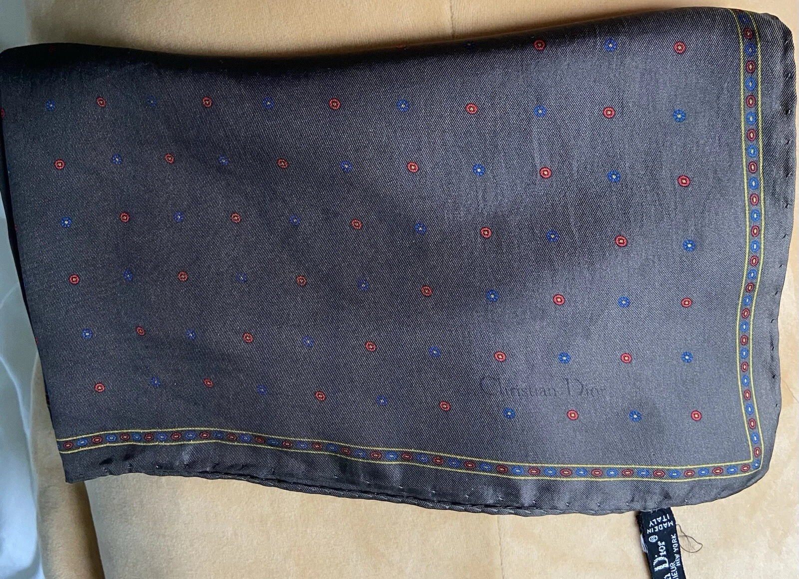 Foulard Christian Dior en soie roulée main 19*19 Italie vintage Portugal
