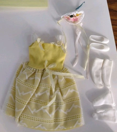 VINTAGE Crisp SKIPPER 1964 FLOWER GIRL  #1904 & Accessories