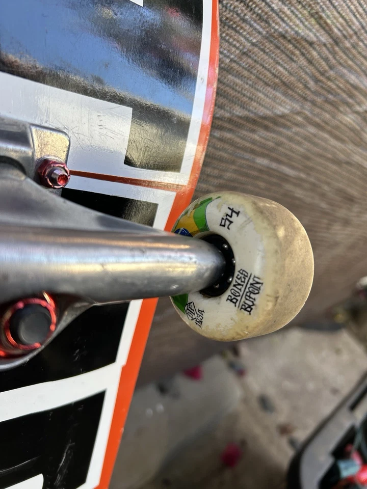 Theotis Pro Modelo Baker Cubierta de Patín Completa 8.0 con Camiones y Ruedas Foto 3 de 4