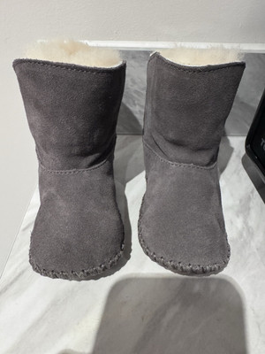 UGG Kleinkind Stiefel UK Größe 4