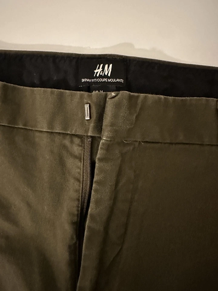 Chino H&M ajustado verde oscuro Foto 2 de 4