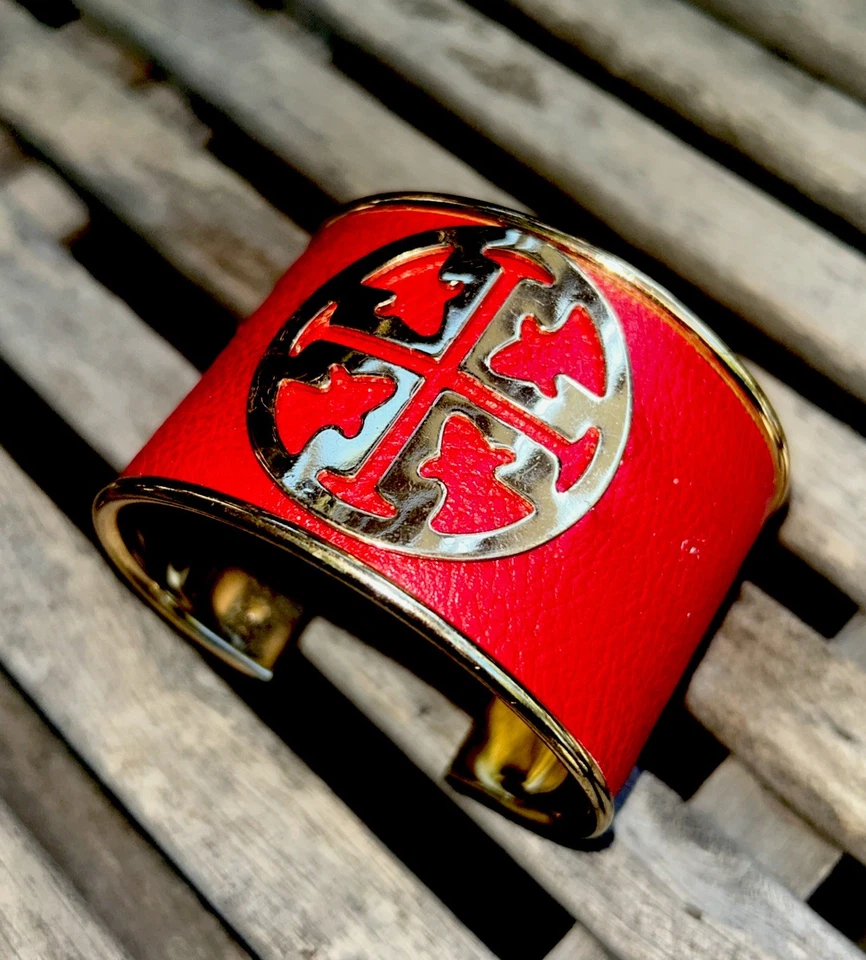 Brazalete ancho Tory Burch cuero rojo piedra dorada usado joyería para mujer Foto 2 de 4