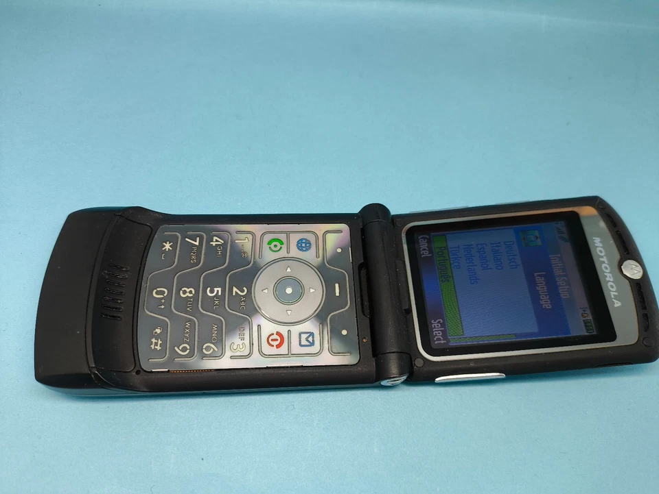 Motorola RAZR V3 Black (Unlocked) Mobile Flip Phone Good Condition - Image 4 of 4