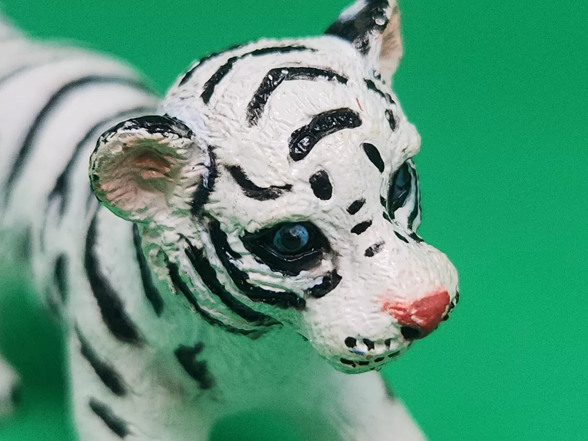 Bengal Tiger Running 3D Printed Miniature Figurine 