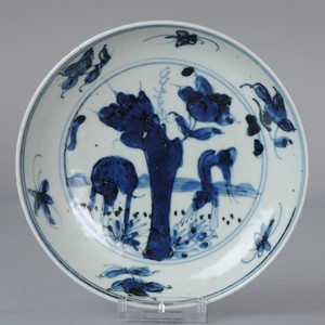 Antique Chinese 16th C Porcelain Ming Jiajing / Wanli China Plate deer
