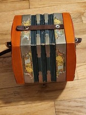 pre owned vintage silvertone 1950 accordian