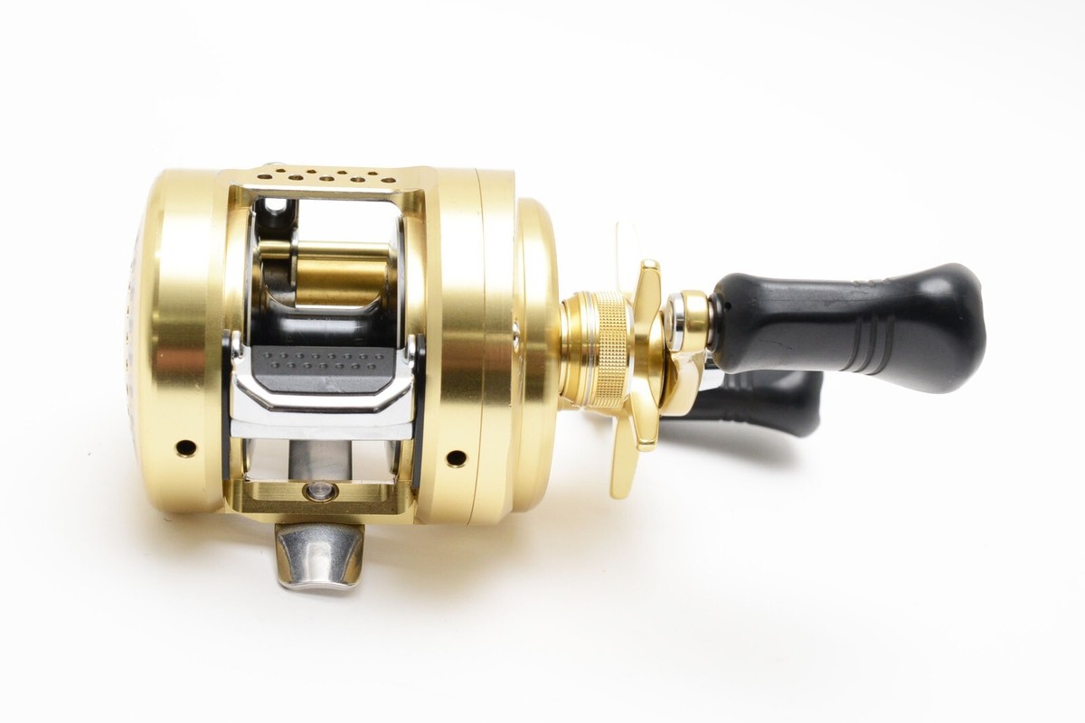 Shimano 15 CALCUTTA CONQUEST 300 Right Hand Bait Casting