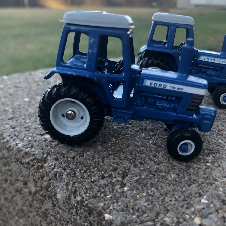 ERTL Blue Ford TW-20 Vintage 1:64 Scale Diecast Tractor Lot Of 2 - Image 2 of 4
