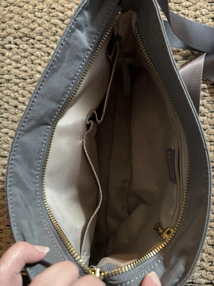 Bolsa tiracolo Kipling cinza escuro com alça ajustável - Imagem 3 de 4