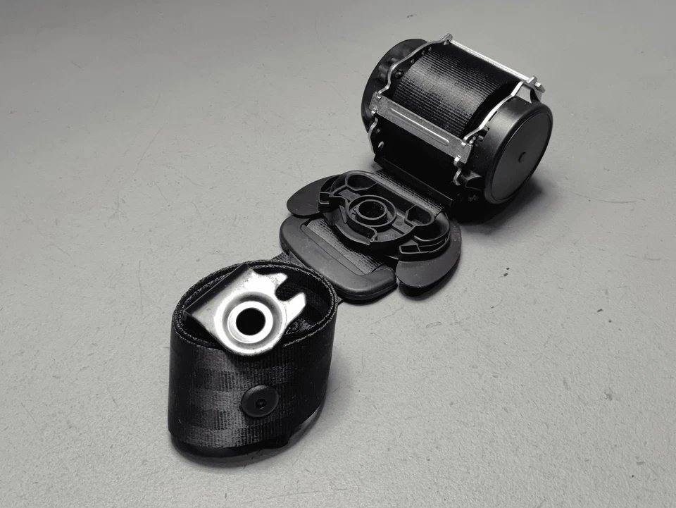 2018-2025 VOLKSWAGEN ATLAS REAR PASSENGER SIDE THIRD ROW SEAT BELT RETRACTOR OEM - Image 2 of 4