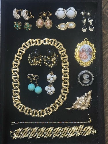 Vintage Costume Jewelry Mixed Lot Napier Cameos Courting Couple