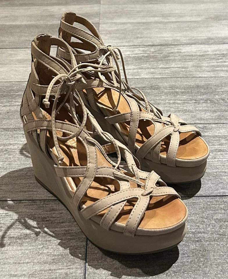 Sandalias de cuña Gentle Souls Kenneth Cole Joy de cuero beige natural gladiador 7,5 Foto 3 de 4