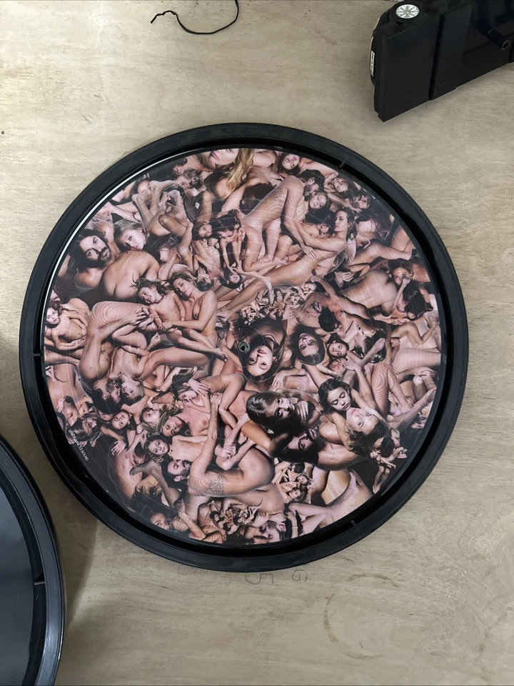 VISIONAIRE 53 SOUND Ltd Edition Picture Disc Vinyl Art Mini Car Record Player - Image 3 of 3