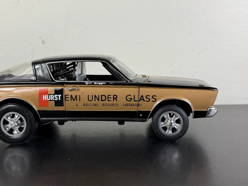 Highway 61 Bob Riggle - SIGNED 1:18 - Hemi Under Glass Hurst Plymouth Barracuda - Image 3 of 4