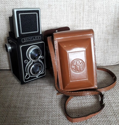 Alte TLR Kamera Semflex Standard – SOM Berthiot 75mm f/3.5 – Lederetui Alte TLR Kamera Semflex Standard – SOM Berthiot 75mm f/3.5 – Lederetui
