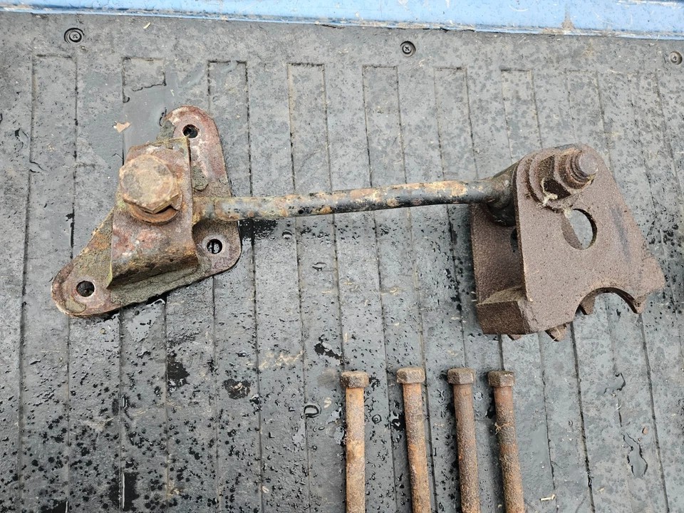 1968 1969 1970 AMC AMX barra de tração traseira de fábrica link de torque configurada com hardware - Imagem 2 de 4