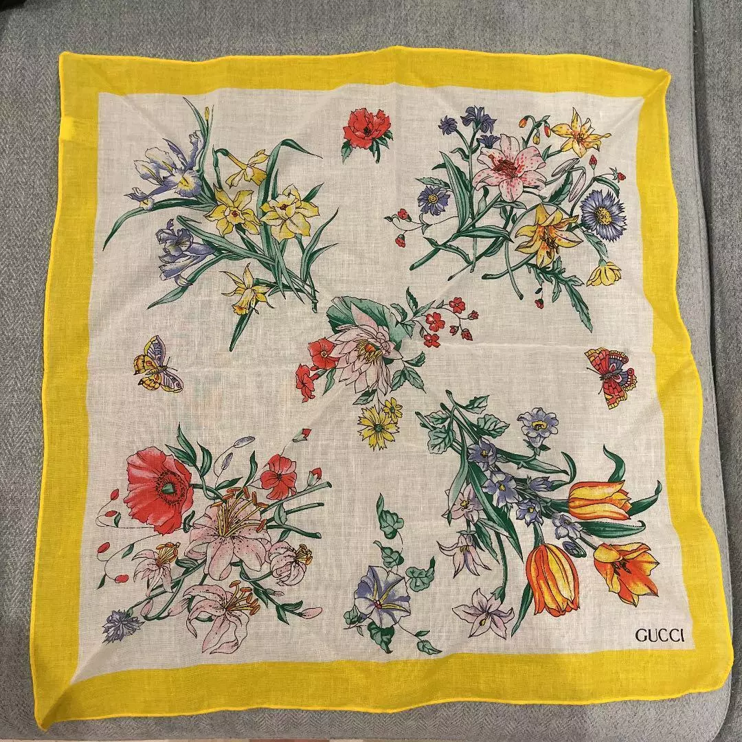 Foulard GUCCI motif floral jaune 42 x 42 cm 100% coton made in Italy femme